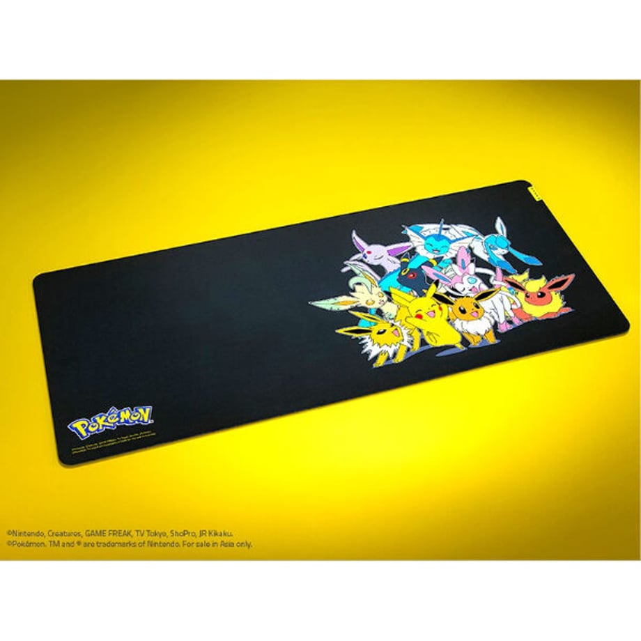 Razer Pikachu &amp; Eevee Gigantus V2 Mouse Pad [Outer box may be damaged]